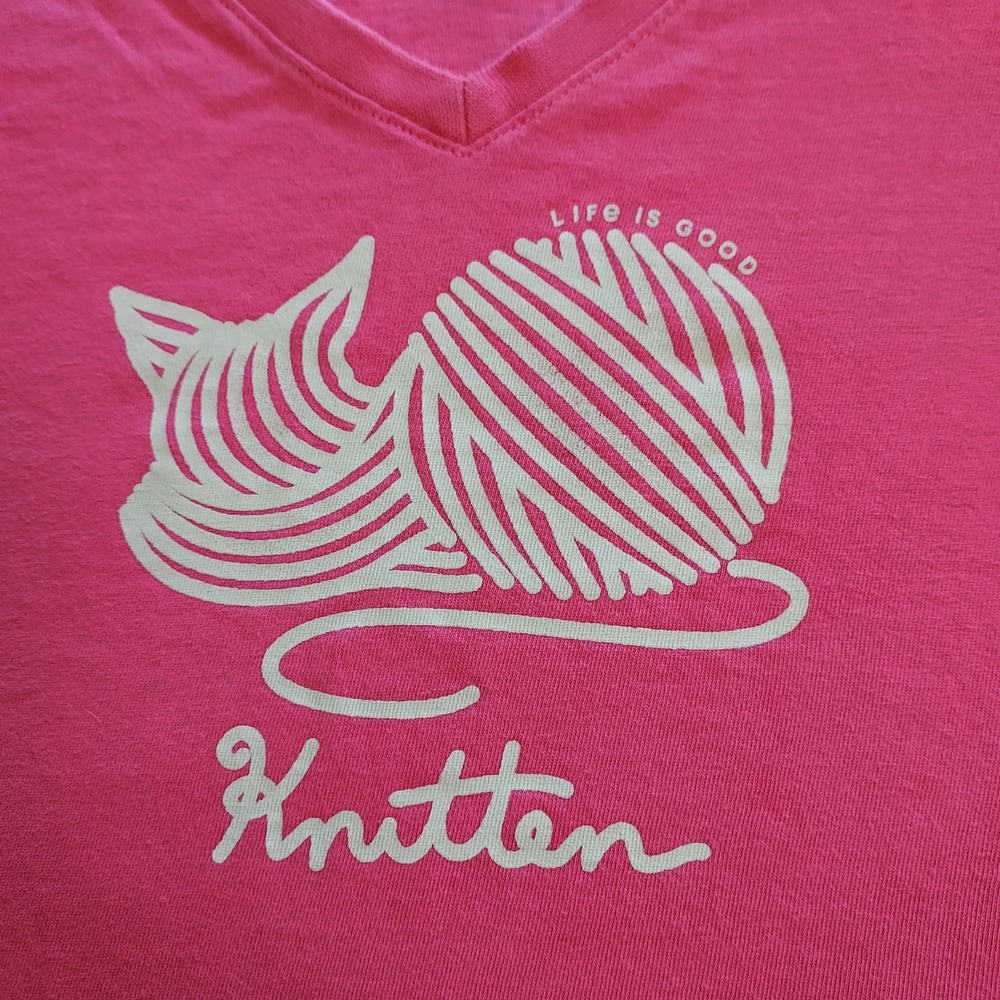 Life is Good Pink Knitten Cat Lady Knitter Yarn Crusher Tee V-Neck T-Shirt L - Picture 2 of 7